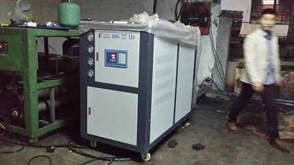 油冷卻冷凍機(jī)與小型工業(yè)冷水機(jī)價(jià)格探討 食品專用制冷設(shè)備市場觀察